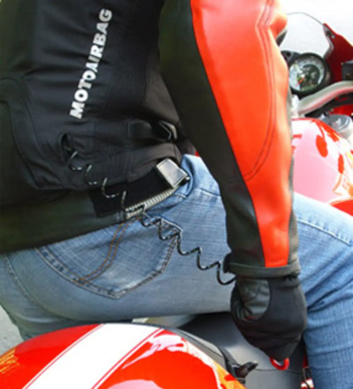 EICMA. Airbag moto e scooter (16)
