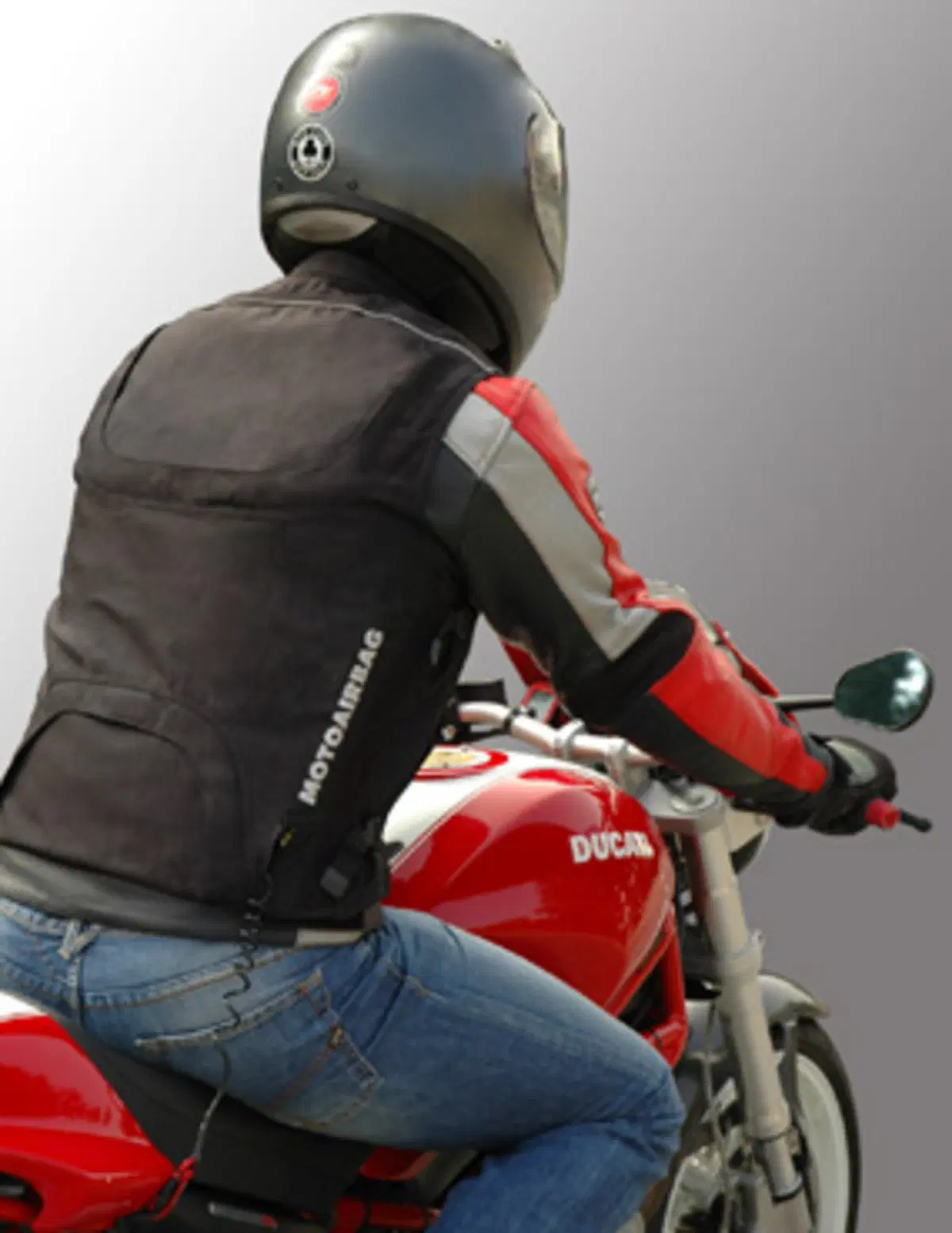 EICMA. Airbag moto e scooter (17)