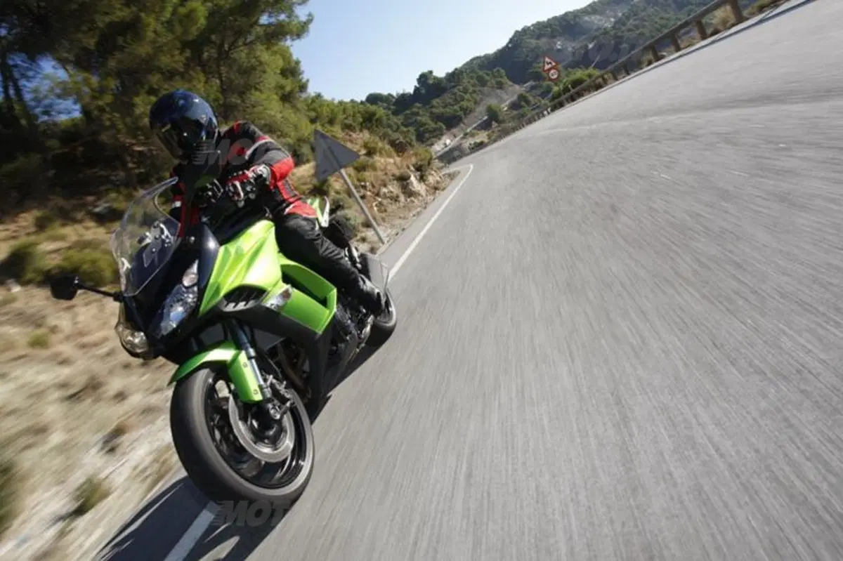 Kawasaki Z 1000 SX (3)