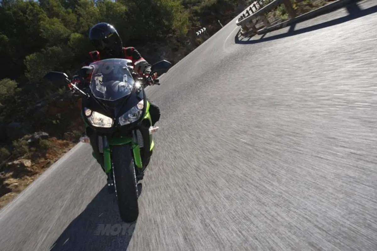 Kawasaki Z 1000 SX (4)