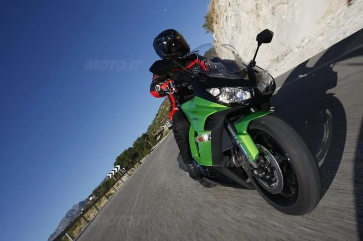 Kawasaki Z 1000 SX (5)