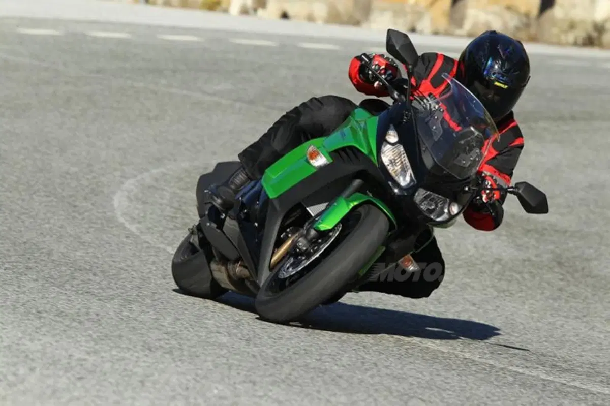 Kawasaki Z 1000 SX (6)