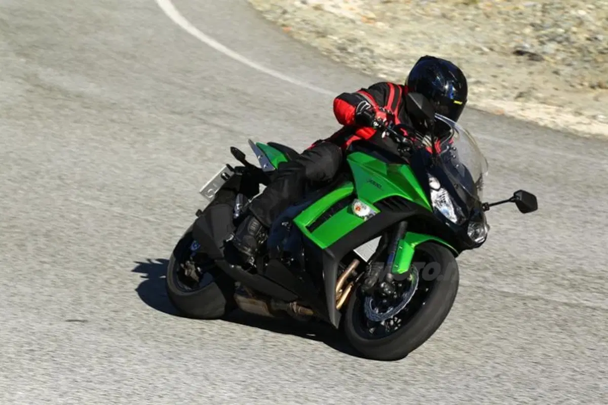 Kawasaki Z 1000 SX (8)