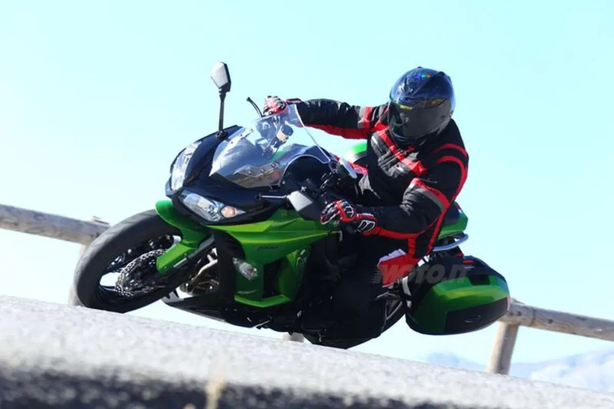 Kawasaki Z 1000 SX (11)