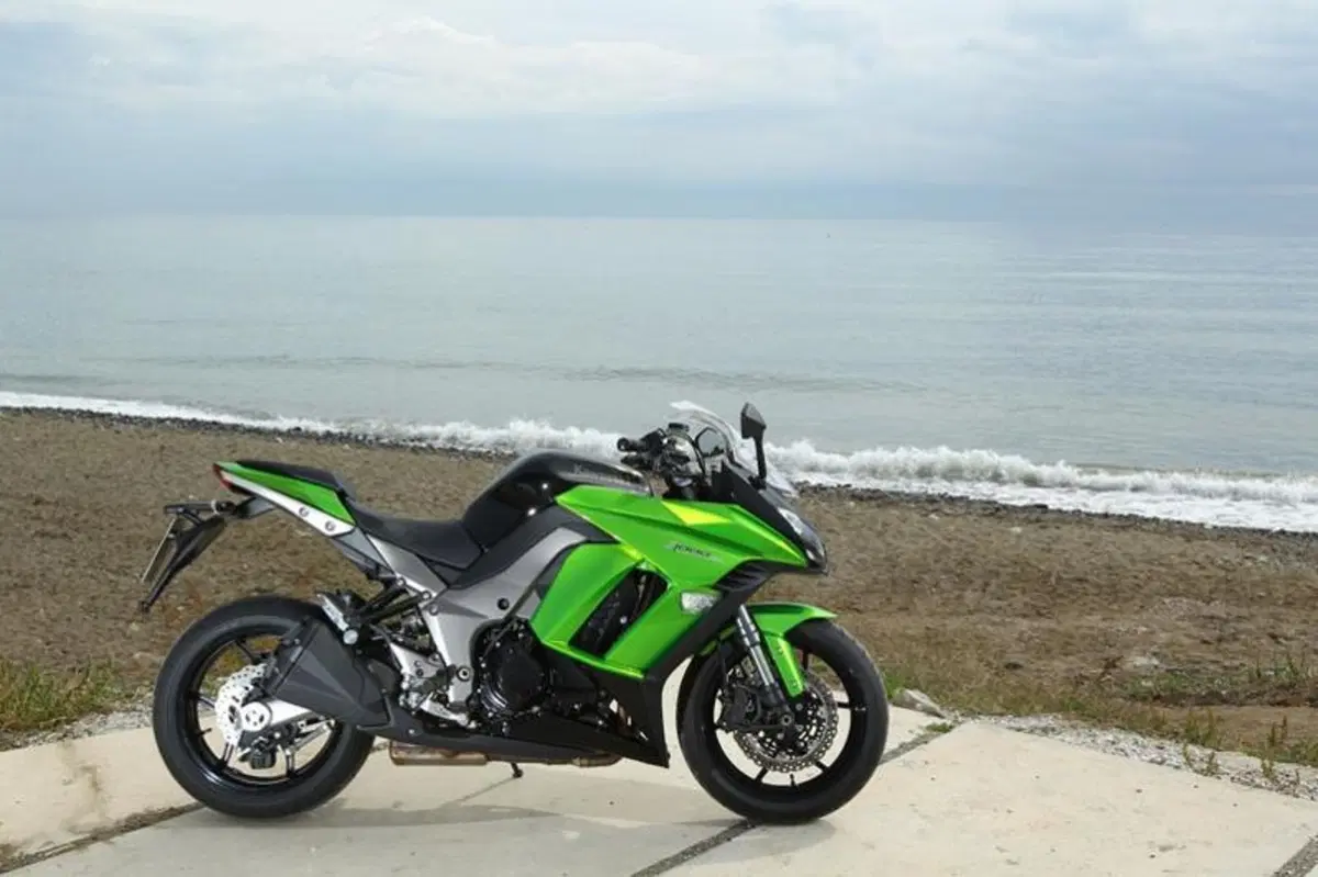 Kawasaki Z 1000 SX (15)