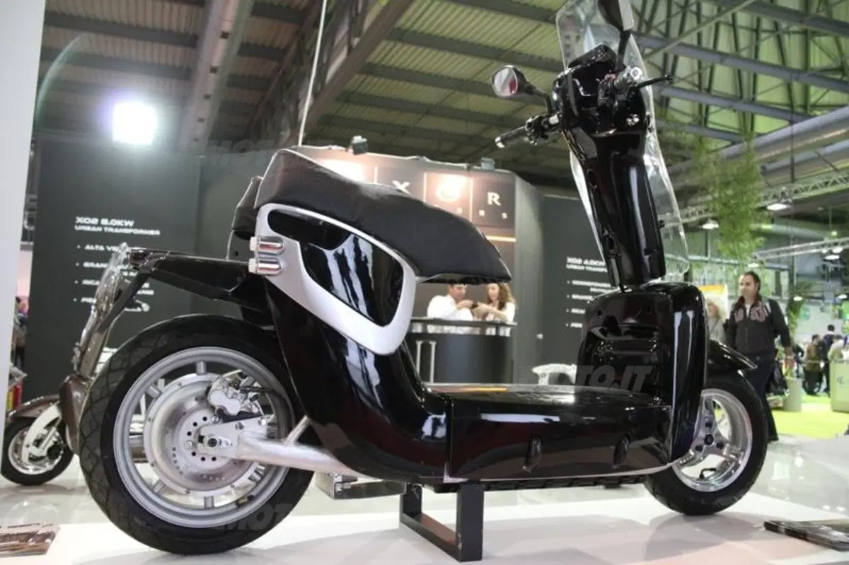 EICMA 2010. The Green Planet (12)