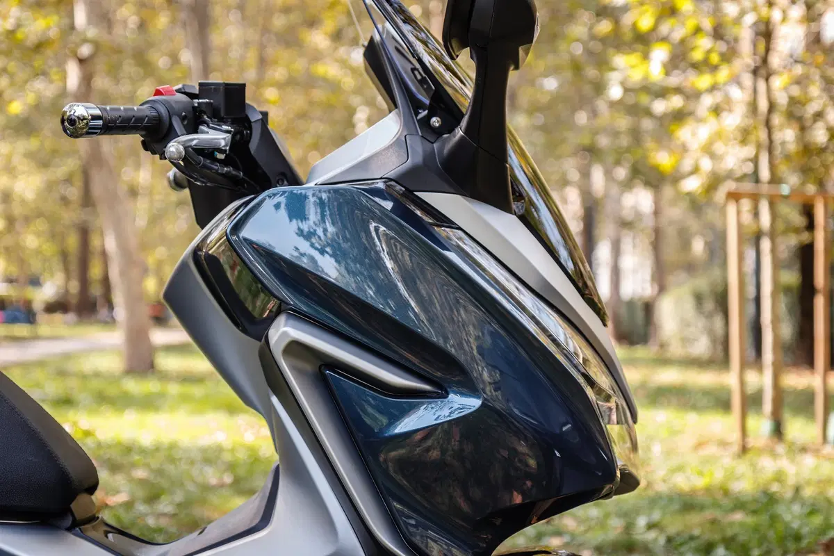 Honda Forza 300 vs. Yamaha XMAX 300 (4)