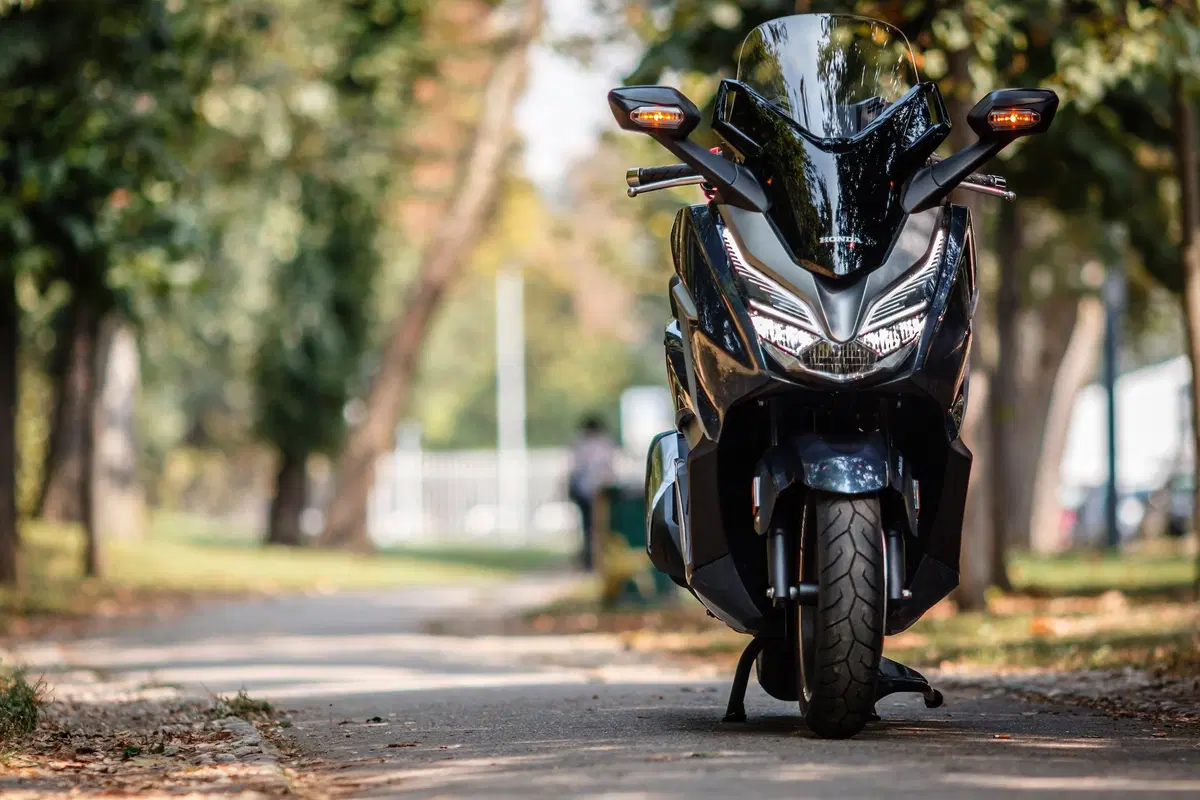 Honda Forza 300 vs. Yamaha XMAX 300 (6)