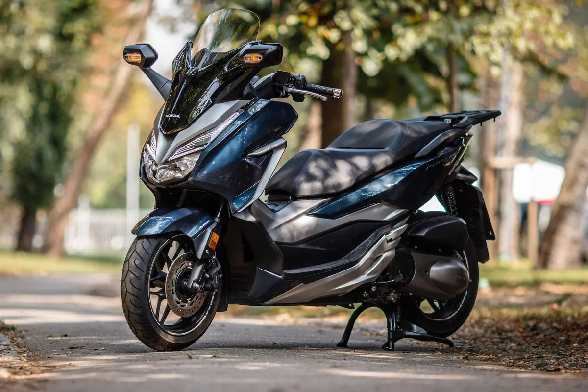 Honda Forza 300 vs. Yamaha XMAX 300