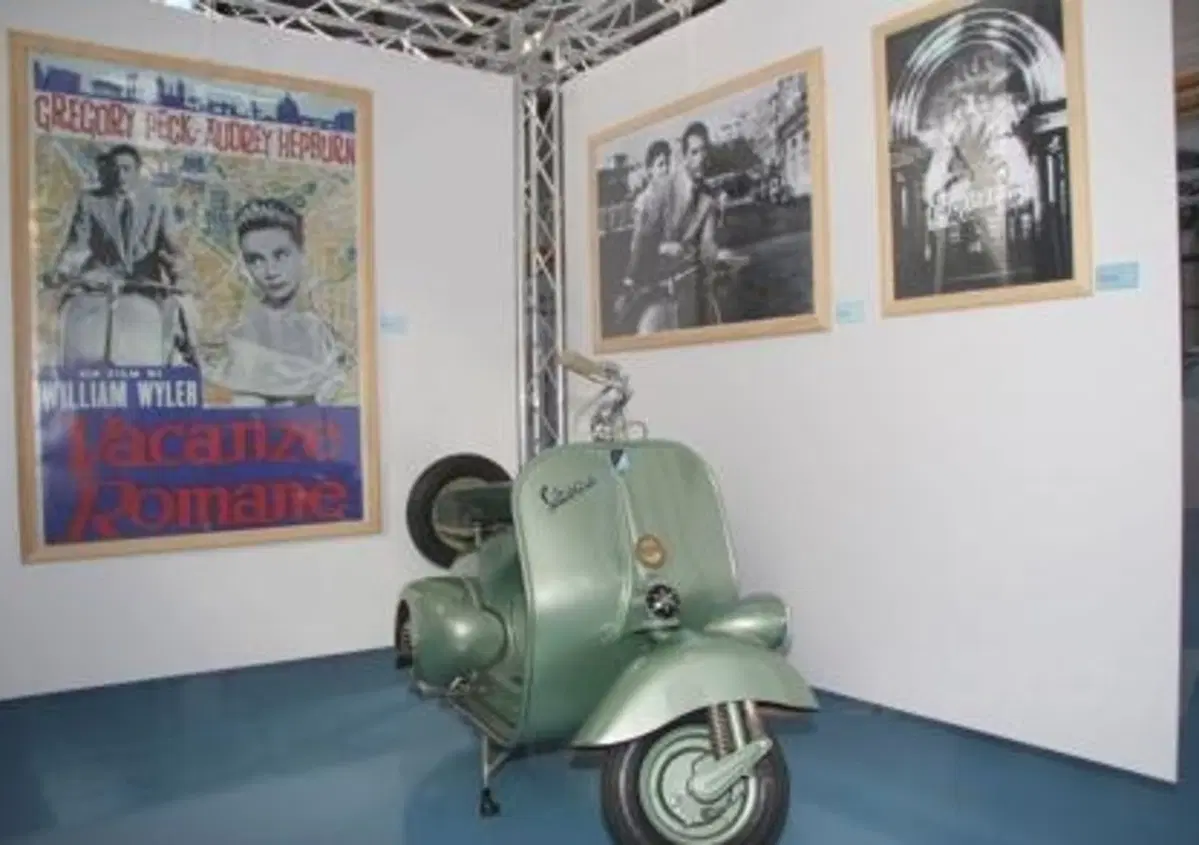 Inaugurata a Pontedera la mostra "La Vespa e il Cinema"