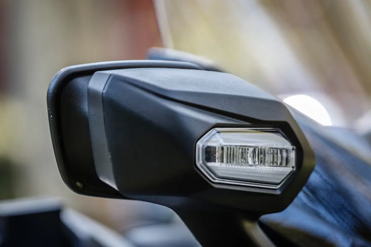 Honda Forza 300 vs. Yamaha XMAX 300 (12)