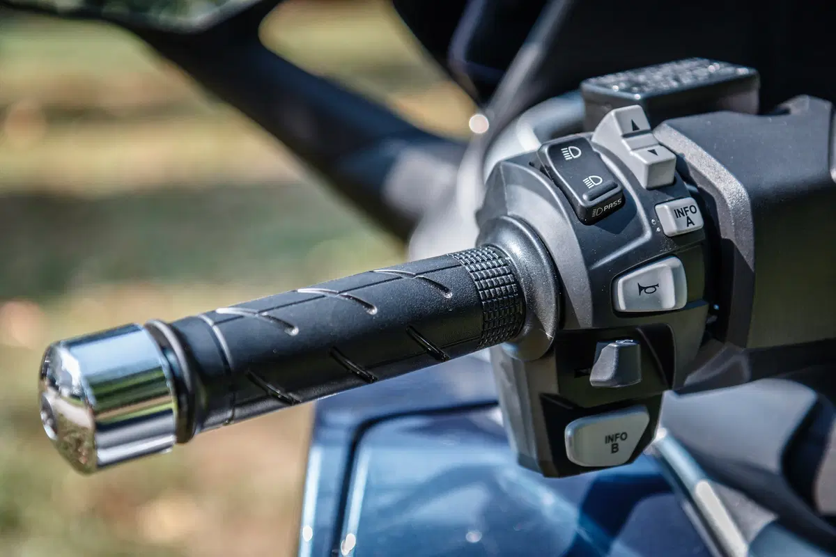 Honda Forza 300 vs. Yamaha XMAX 300 (9)