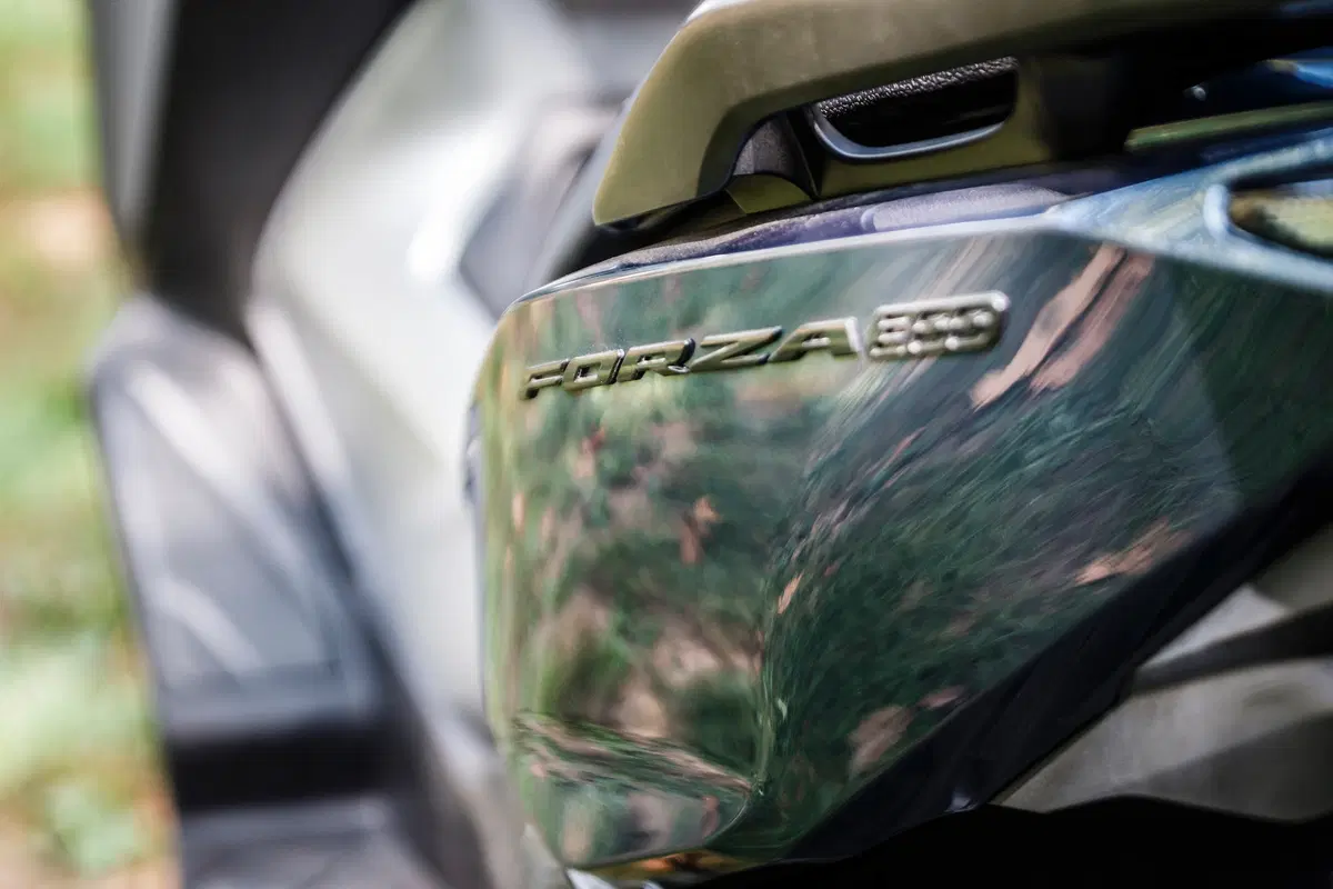 Honda Forza 300 vs. Yamaha XMAX 300 (11)