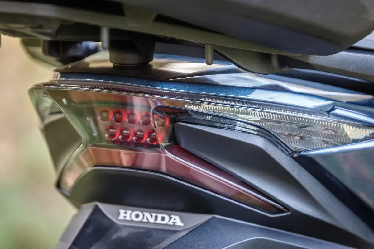 Honda Forza 300 vs. Yamaha XMAX 300 (14)