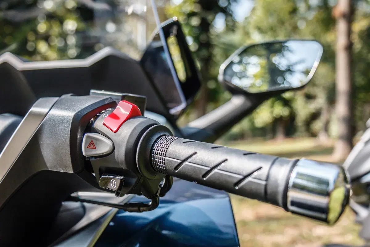 Honda Forza 300 vs. Yamaha XMAX 300 (10)