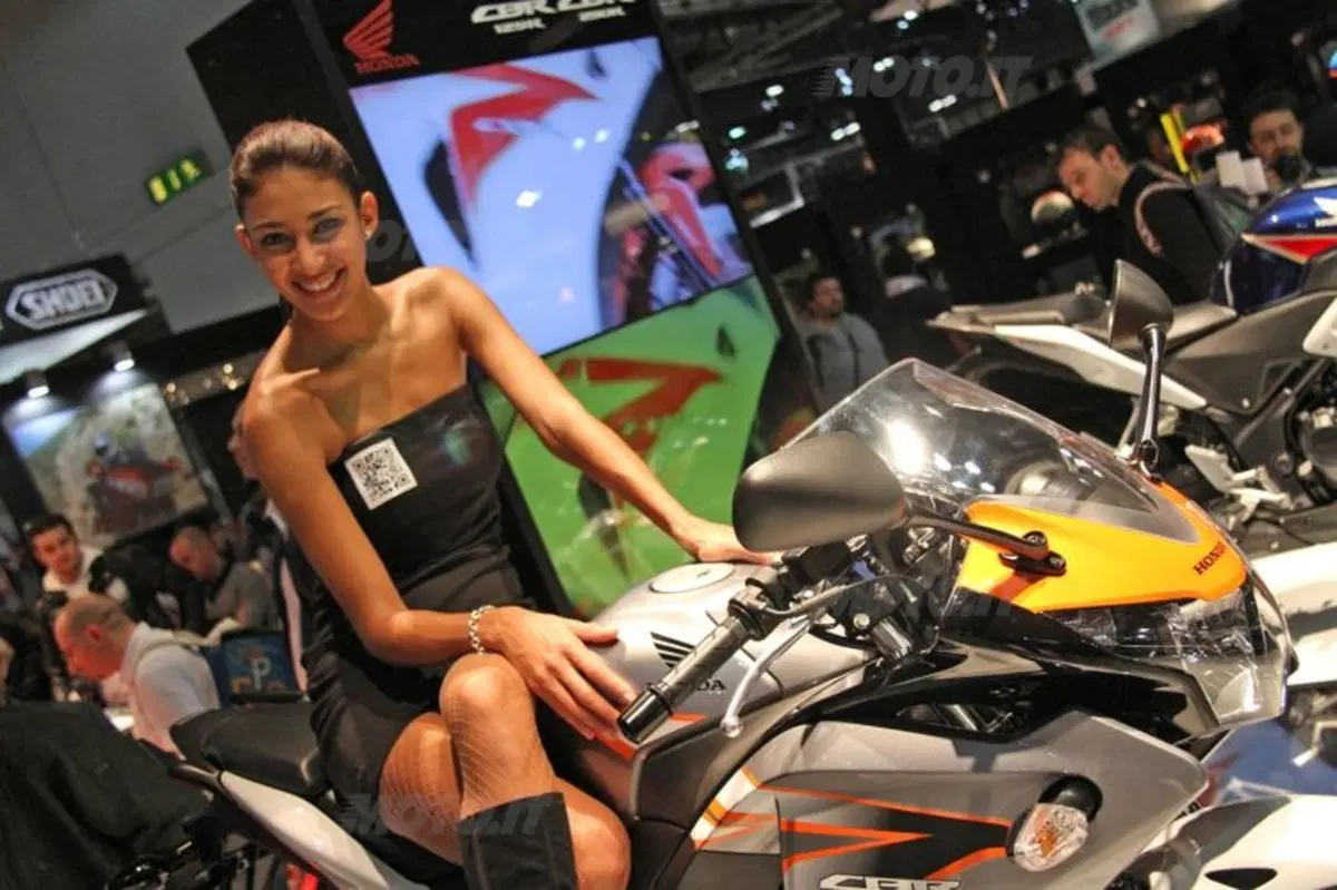 Girls ad Eicma 2010. Le nostre fotogallery (24)