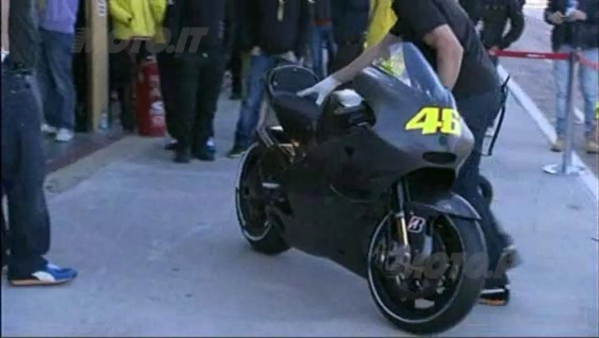 Test Valencia. Rossi decimo, primo Lorenzo poi Stoner. I commenti dal box (12)