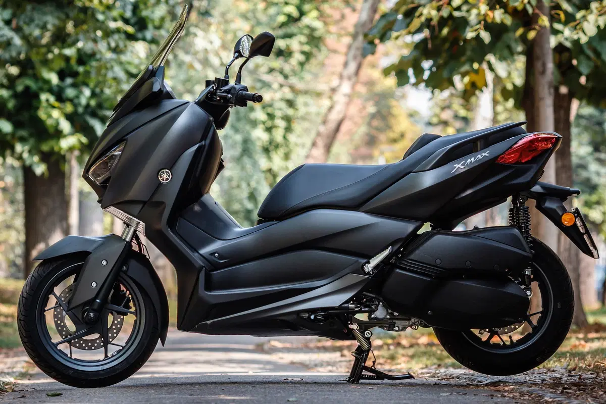 Honda Forza 300 vs. Yamaha XMAX 300 (2)