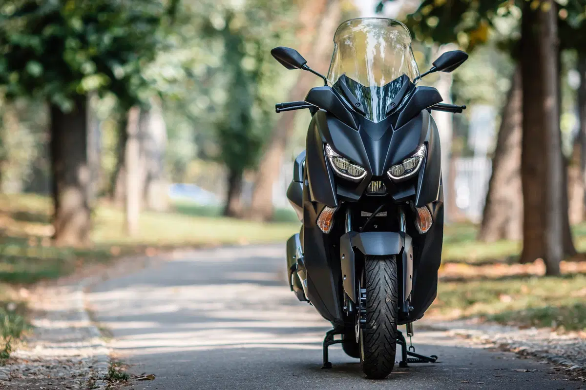 Honda Forza 300 vs. Yamaha XMAX 300 (3)