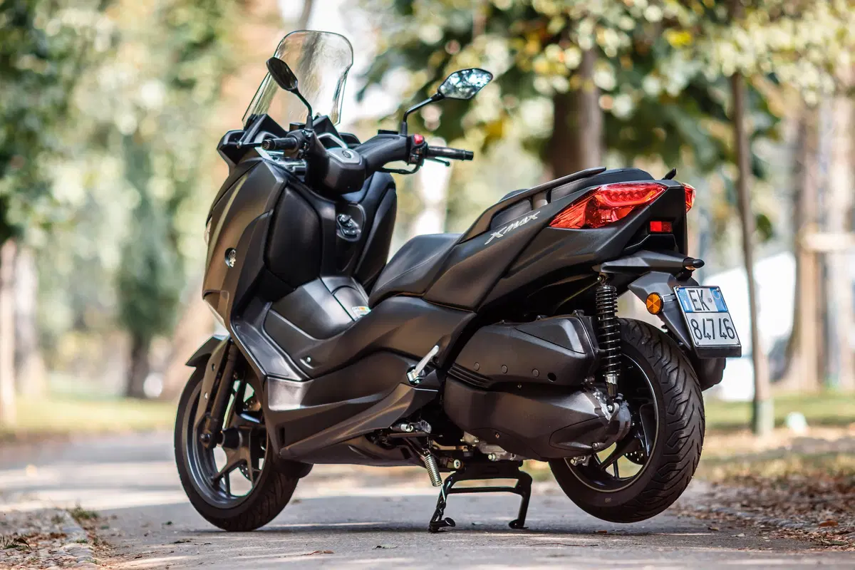 Honda Forza 300 vs. Yamaha XMAX 300 (5)