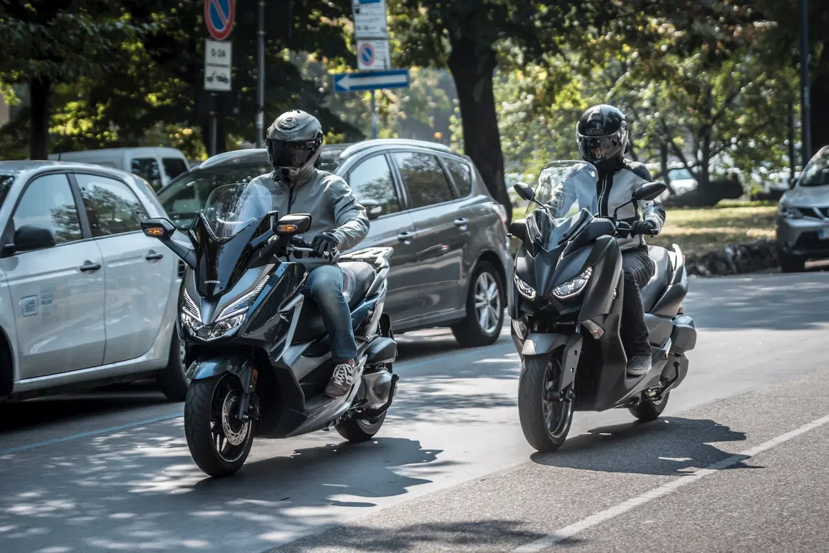 Honda Forza 300 vs. Yamaha XMAX 300