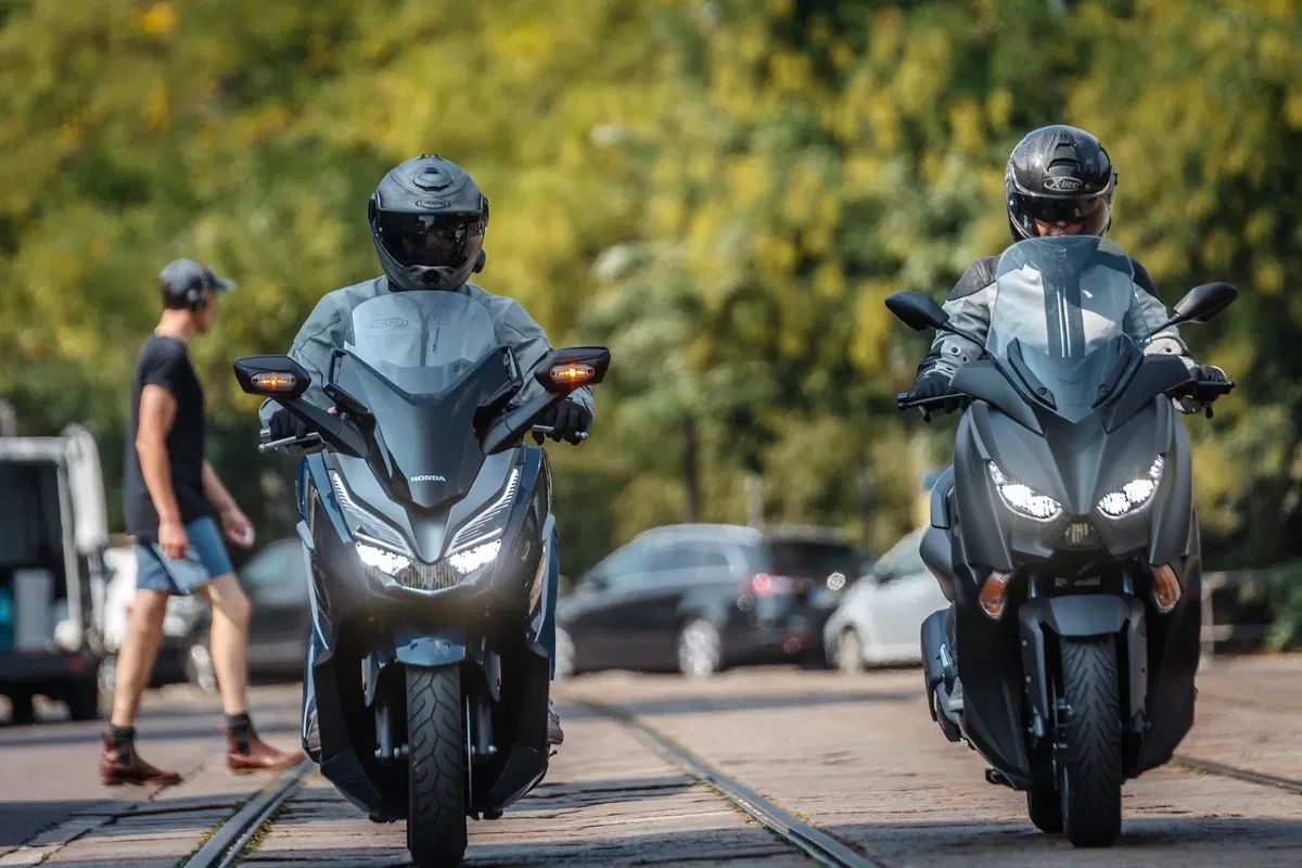 Honda Forza 300 vs. Yamaha XMAX 300 (6)