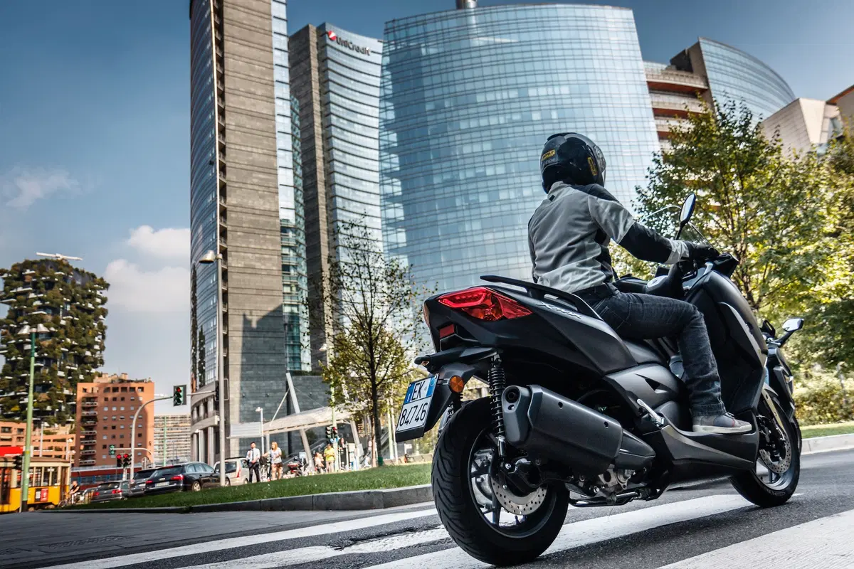 Honda Forza 300 vs. Yamaha XMAX 300 (8)