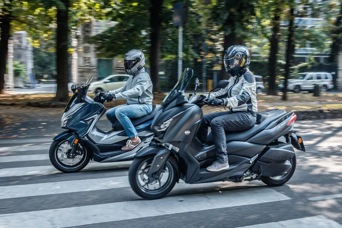 Honda Forza 300 vs. Yamaha XMAX 300 (10)