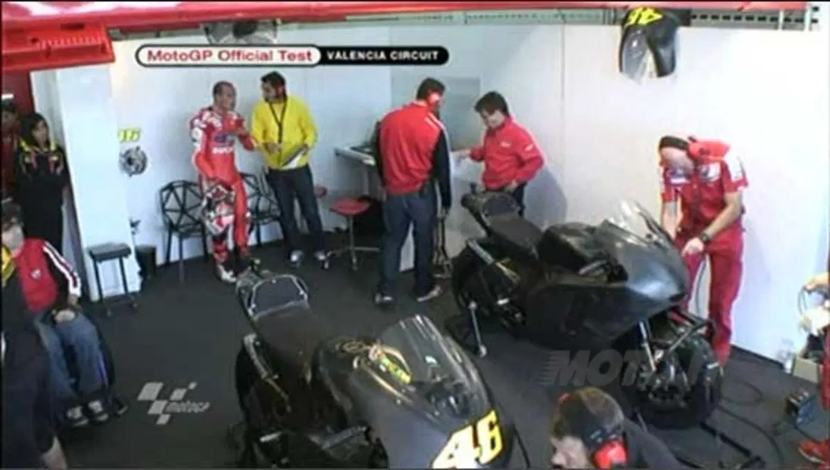 Test Valencia. Rossi decimo, primo Lorenzo poi Stoner. I commenti dal box (19)