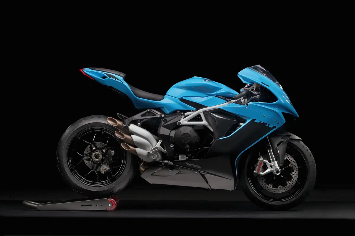 MV Agusta: Brutale 800 ed F3 675 depotenziate a 35 kW per la patente A2 (10)