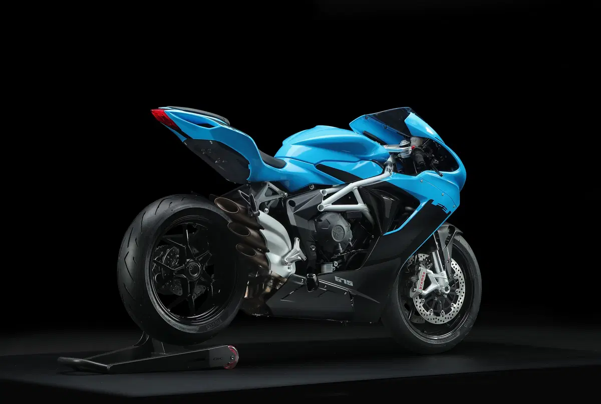 MV Agusta: Brutale 800 ed F3 675 depotenziate a 35 kW per la patente A2 (11)