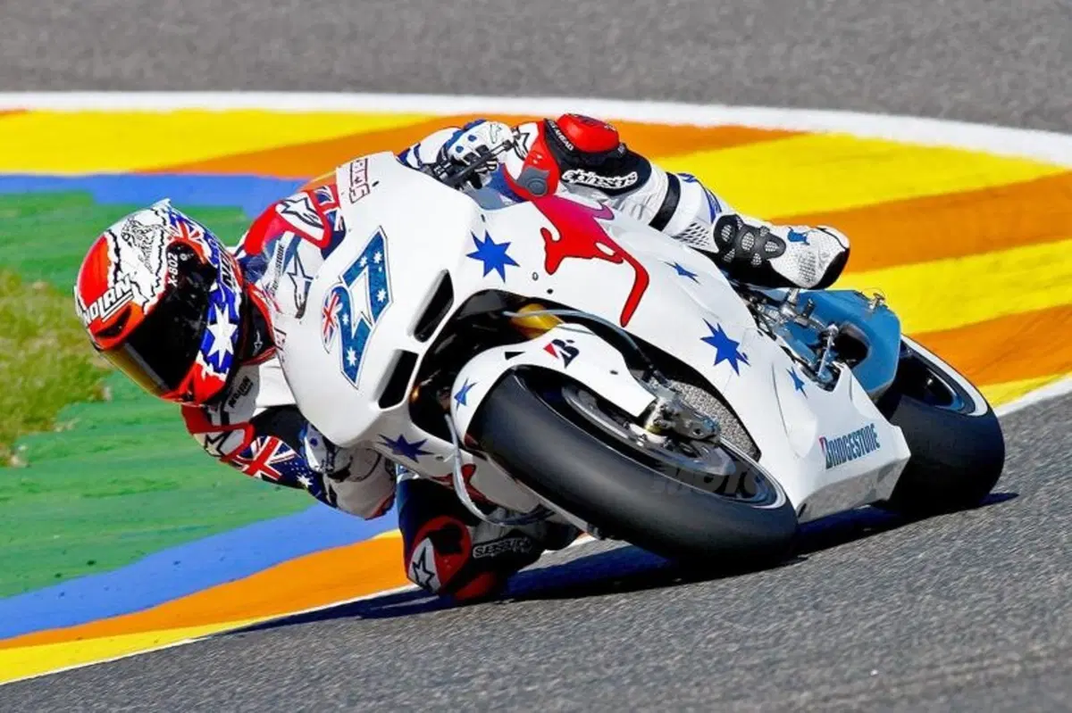 Test Valencia. Rossi decimo, primo Lorenzo poi Stoner. I commenti dal box (20)