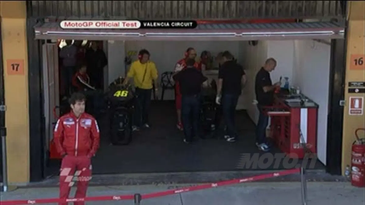Test Valencia. Rossi decimo, primo Lorenzo poi Stoner. I commenti dal box (21)