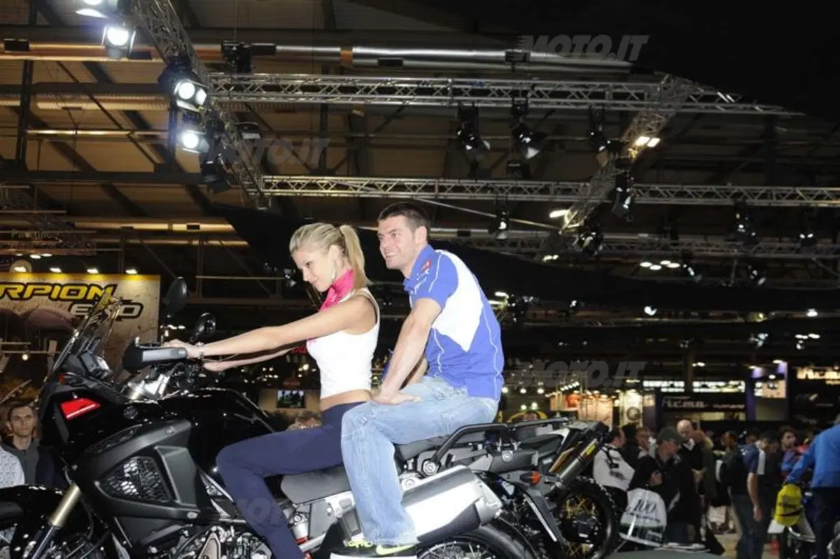 Girls ad Eicma 2010. Un'altra fotogallery da non perdere! (6)