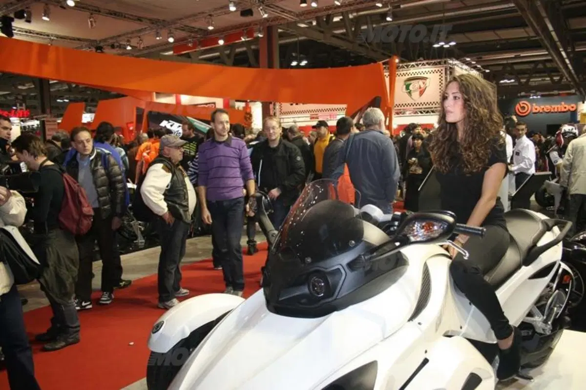 Girls ad Eicma 2010. Un'altra fotogallery da non perdere! (8)