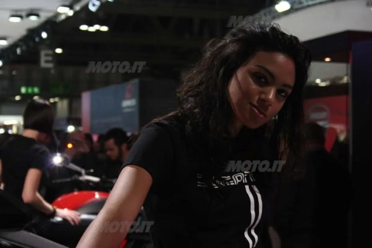 Girls ad Eicma 2010. Un'altra fotogallery da non perdere! (10)