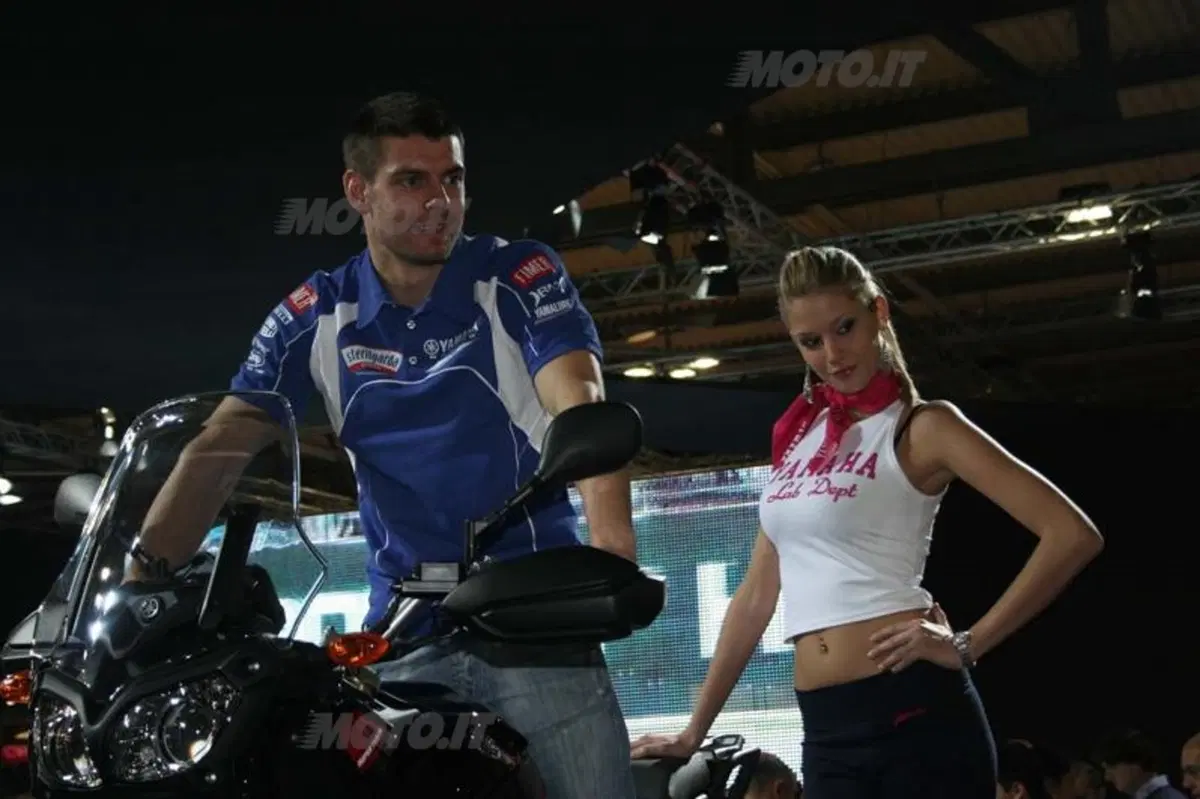Girls ad Eicma 2010. Un'altra fotogallery da non perdere! (20)