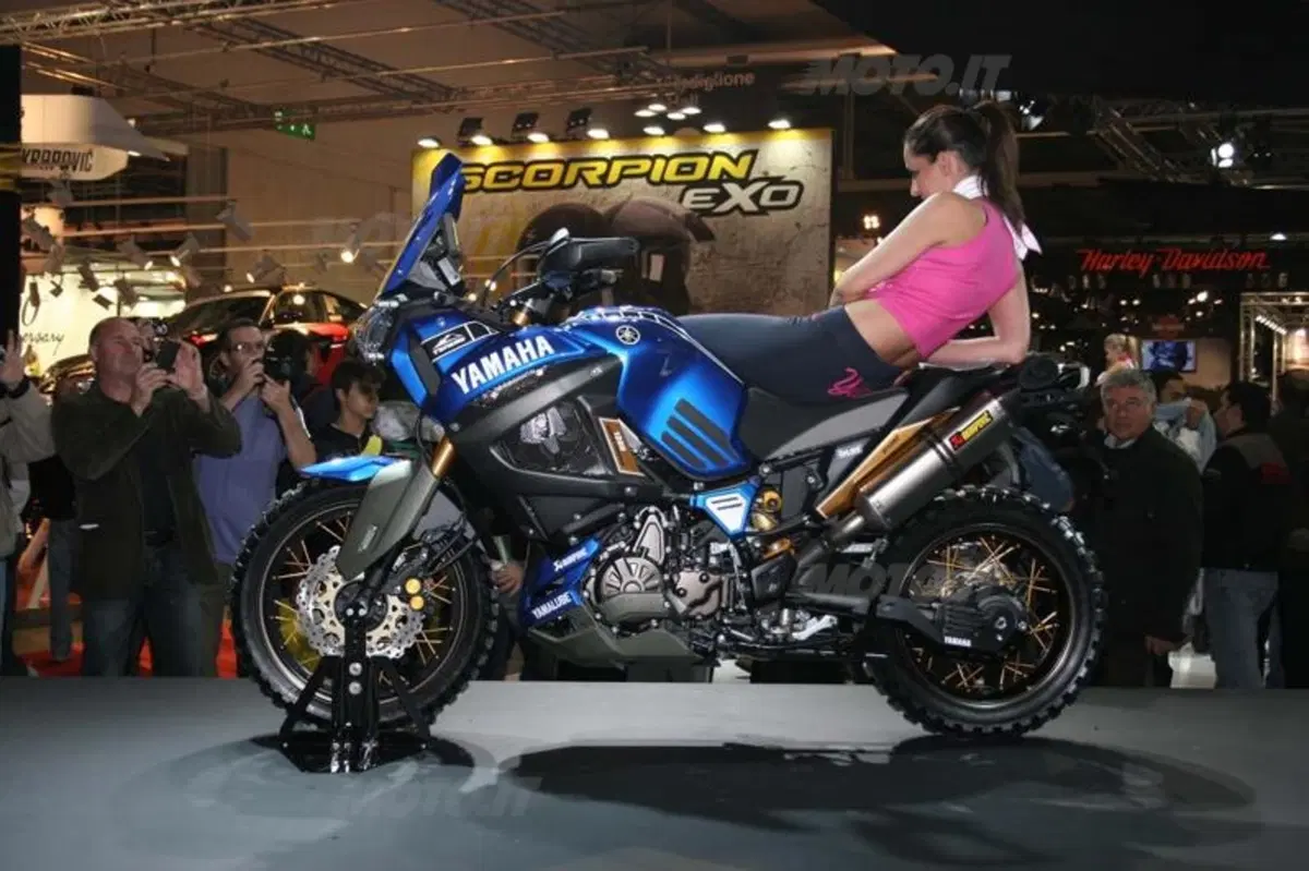 Girls ad Eicma 2010. Un'altra fotogallery da non perdere! (22)