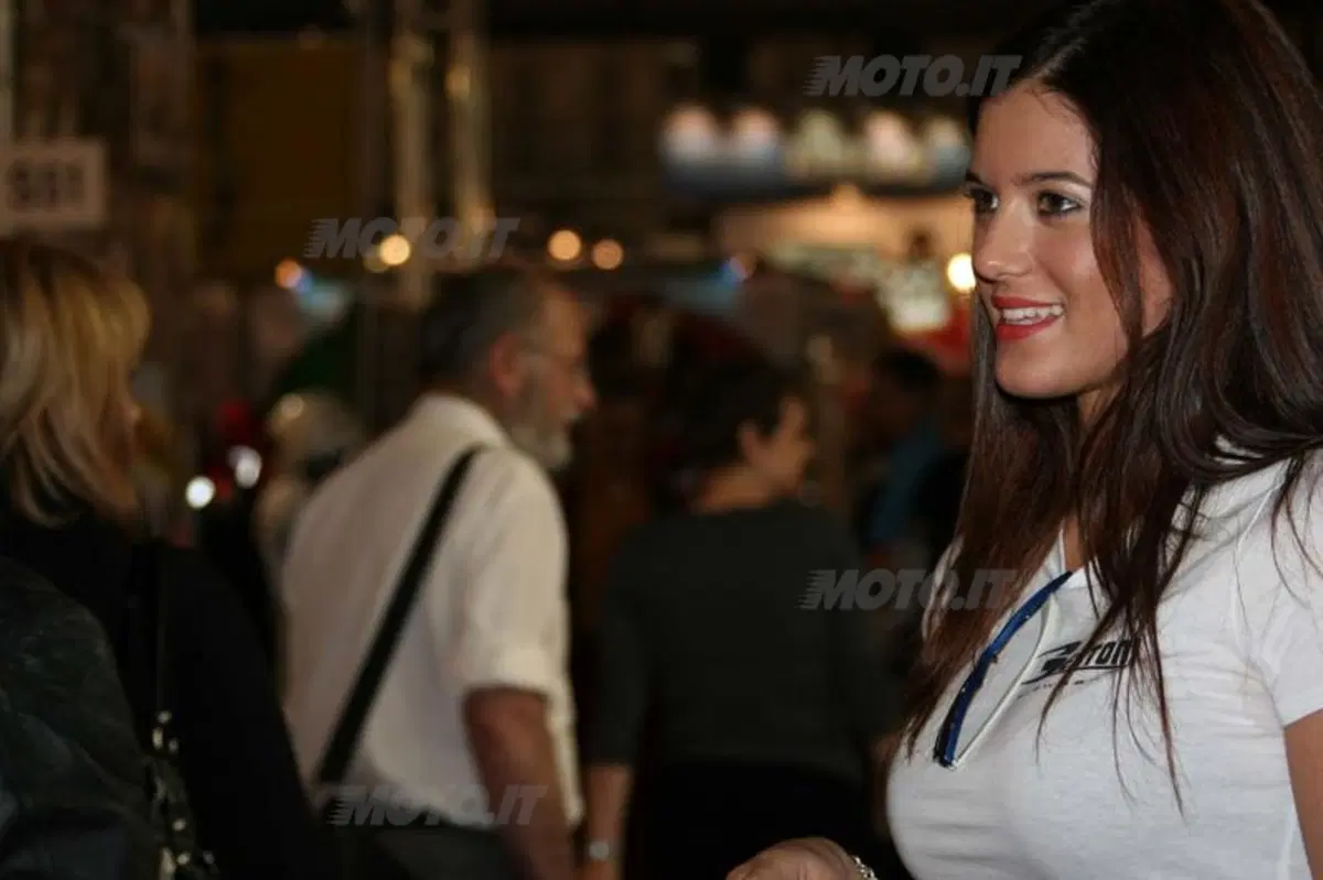 Girls ad Eicma 2010. Un'altra fotogallery da non perdere! (29)