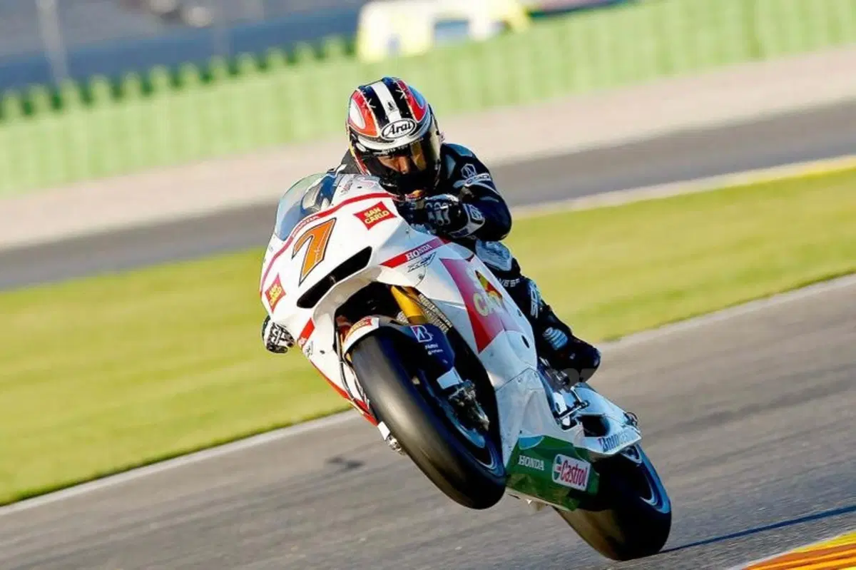 Test. Stoner il più veloce. Rossi fatica (8)