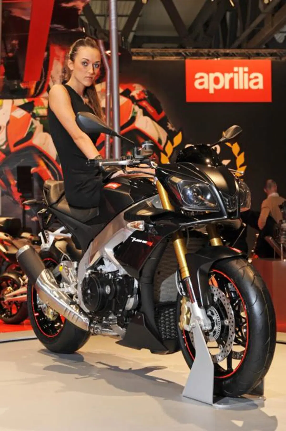 Le novità EICMA del Gruppo Piaggio esposte allo Spazio Broletto 13 di Milano (2)