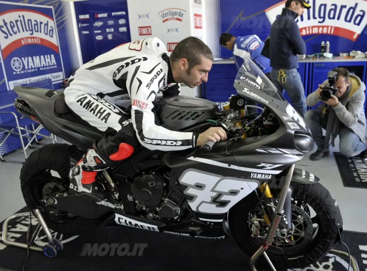 Test SBK. Melandri debutta sulla Yamaha Superbike (2)