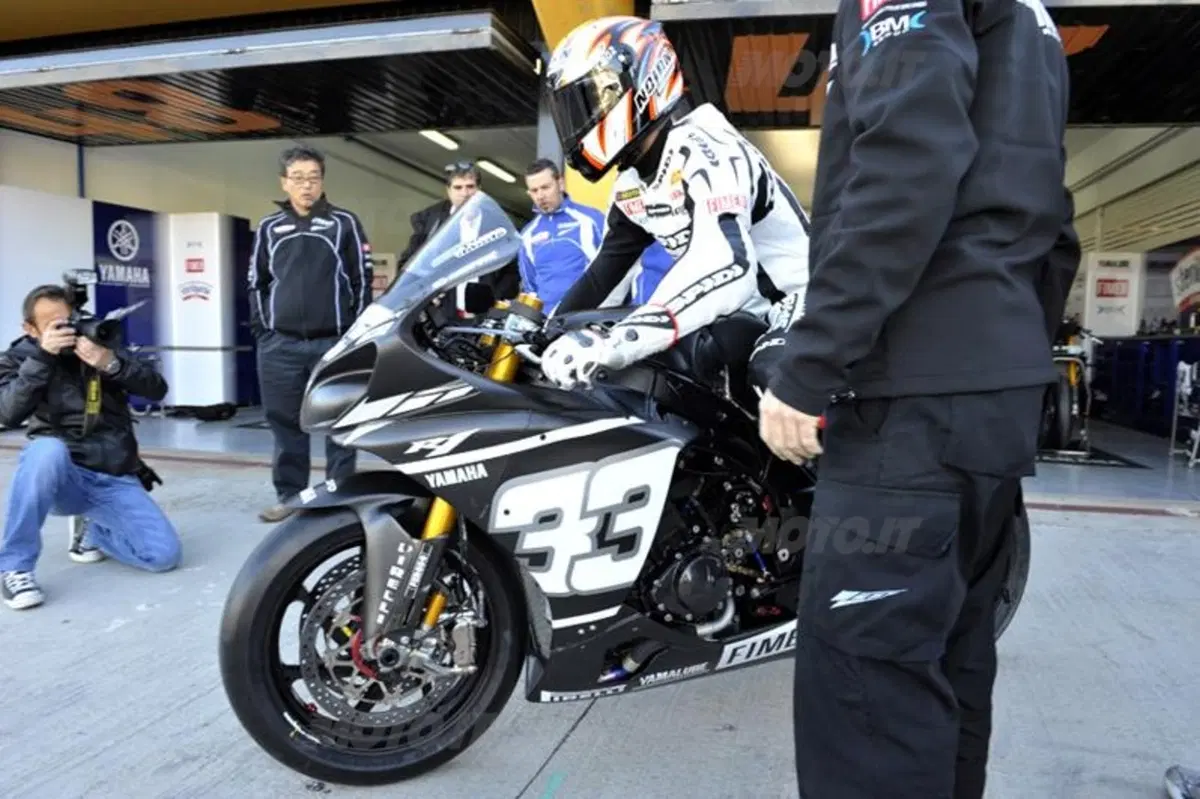 Test SBK. Melandri debutta sulla Yamaha Superbike (4)