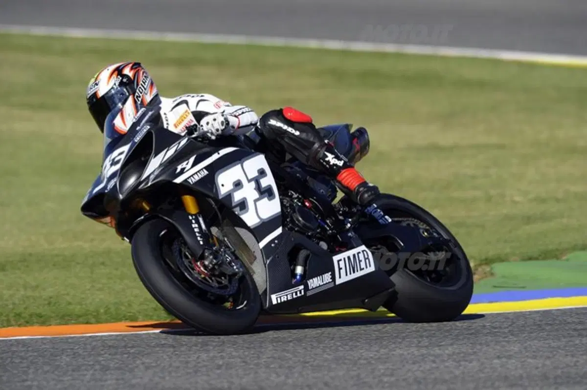 Test SBK. Melandri debutta sulla Yamaha Superbike (13)