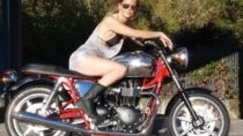 Le Strane di Moto.it: Triumph Bonneville Legend Edition