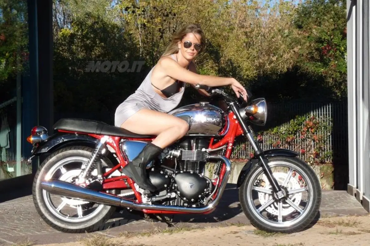 Le Strane di Moto.it: Triumph Bonneville Legend Edition
