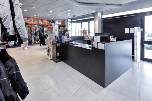 Wheelup Smart Stores, franchising di abbigliamento, accessori e ricambi moto