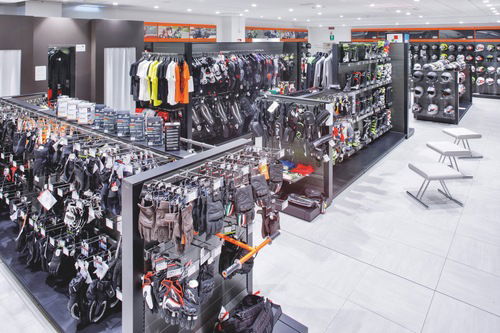 Wheelup Smart Stores, franchising di abbigliamento, accessori e ricambi moto (3)