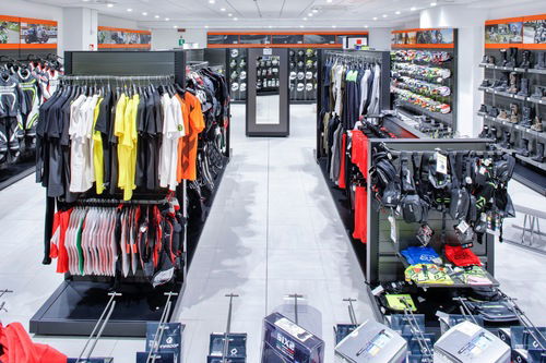 Wheelup Smart Stores, franchising di abbigliamento, accessori e ricambi moto (4)