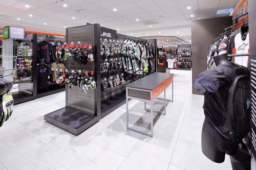 Wheelup Smart Stores, franchising di abbigliamento, accessori e ricambi moto (6)